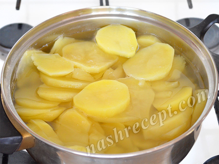 отварной картофель для сосисок в вафлях - otvarnoy kartofel dlya sosisok v vaflyah