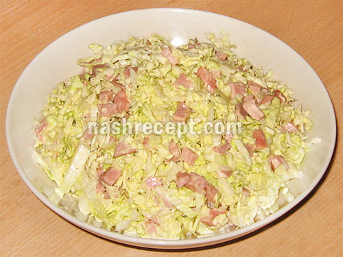 вкусный салат из капусты с колбасой - vkusnyi salat iz kapusty s kolbasoy