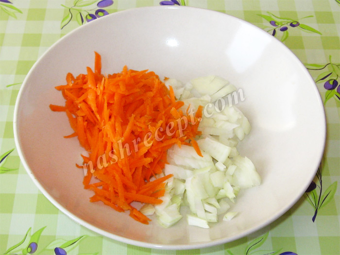 лук и морковь для супа рисового с курицей - luk i morkov dlya supa risovogo s kuritsey