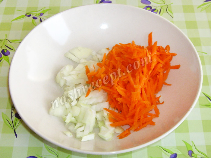 лук и морковь для фасолевого супа с мясом - luk i morkov dlya fasolevogo supa s myasom
