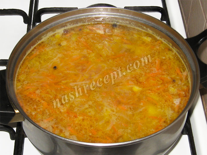 добавляем горошек, лук и морковь - dobavlyaem goroshek, luk i morkov
