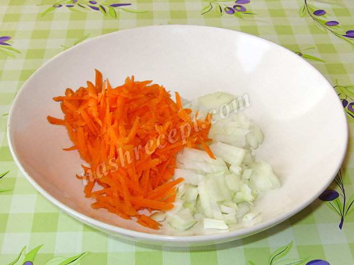 лук и морковь для рисового супа с мясом - luk i morkov dlya risovogo supa s myasom