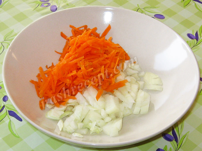 лук и морковь для горохового супа с курицей - luk i morkov dlya gorohovogo supa s kuritsey
