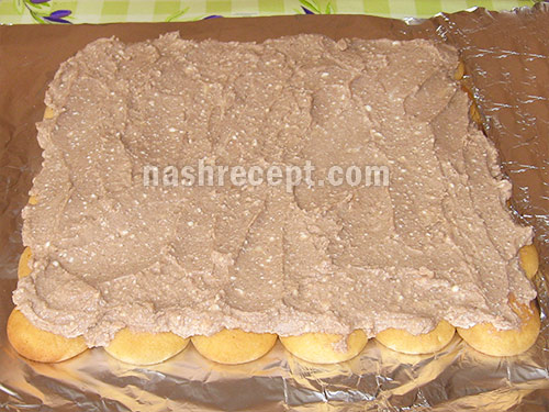 выкладываем начинку с какао на печенье - vykladyvaem nachinku s kakao na pechenie