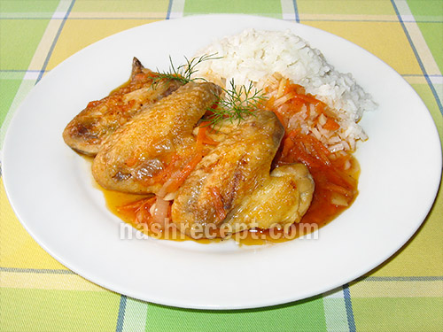 куриные крылышки, тушеные в томатном соусе - kurinye krylyshki, tushenye v tomatnom souse